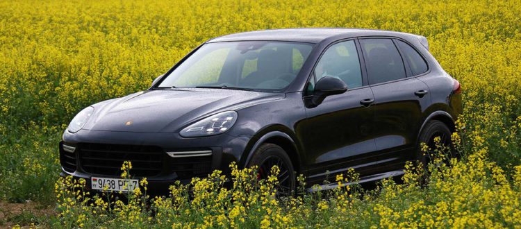 Porsche Cayenne GTS Private Storage